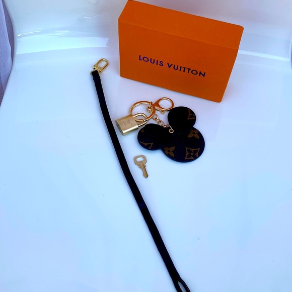Authentic Louis Vuitton Strap and Lock and key 316. Charm is gifted. - Picture 2 of 8